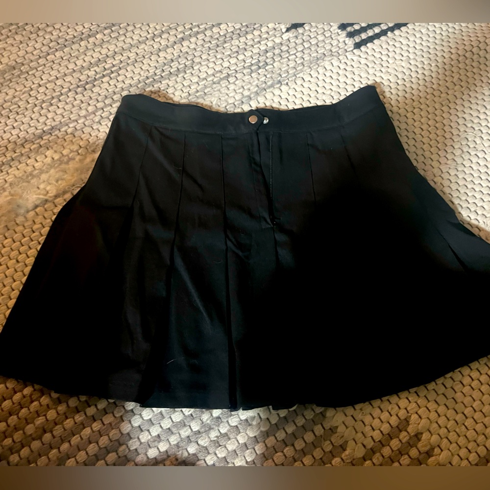 New with tags h&m midi black skirt